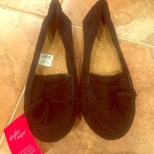 NWT black moccasins memory foam wide width